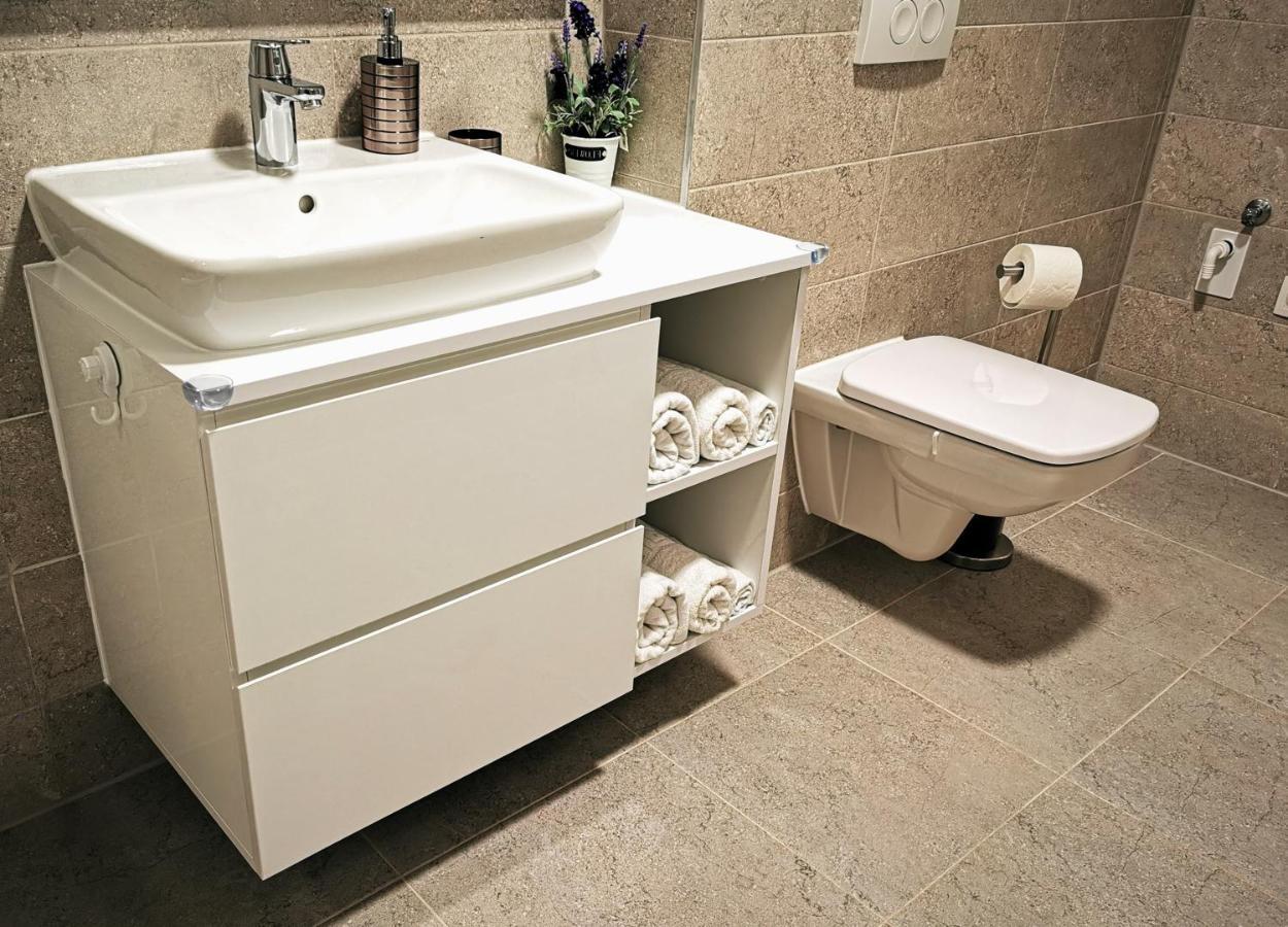 Kronbed Apartments Брашов Екстериор снимка